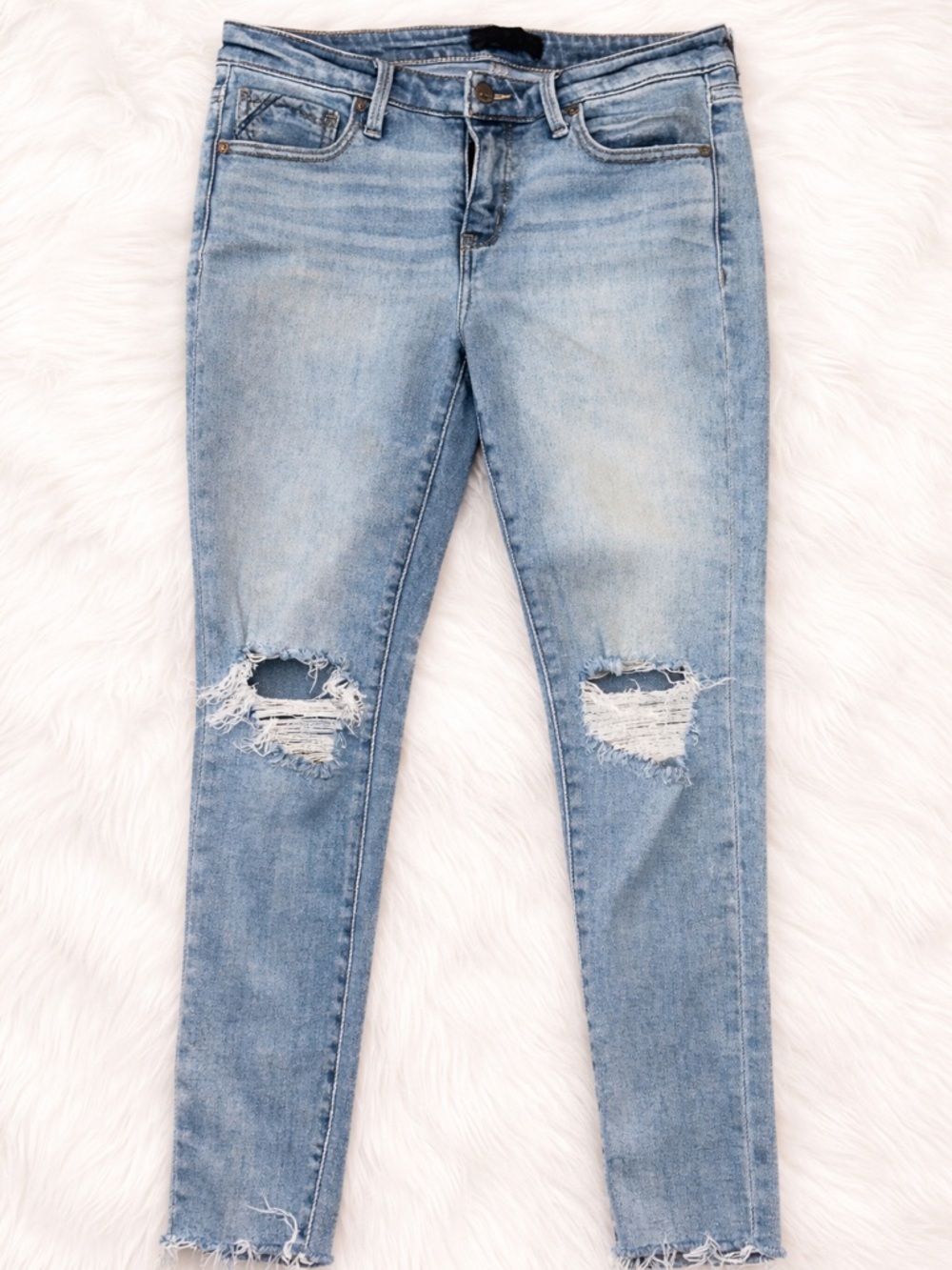 Buckle Black Ankle Skinny Jeans Women’s 28x27 Light Wash Distressed Raw Hem